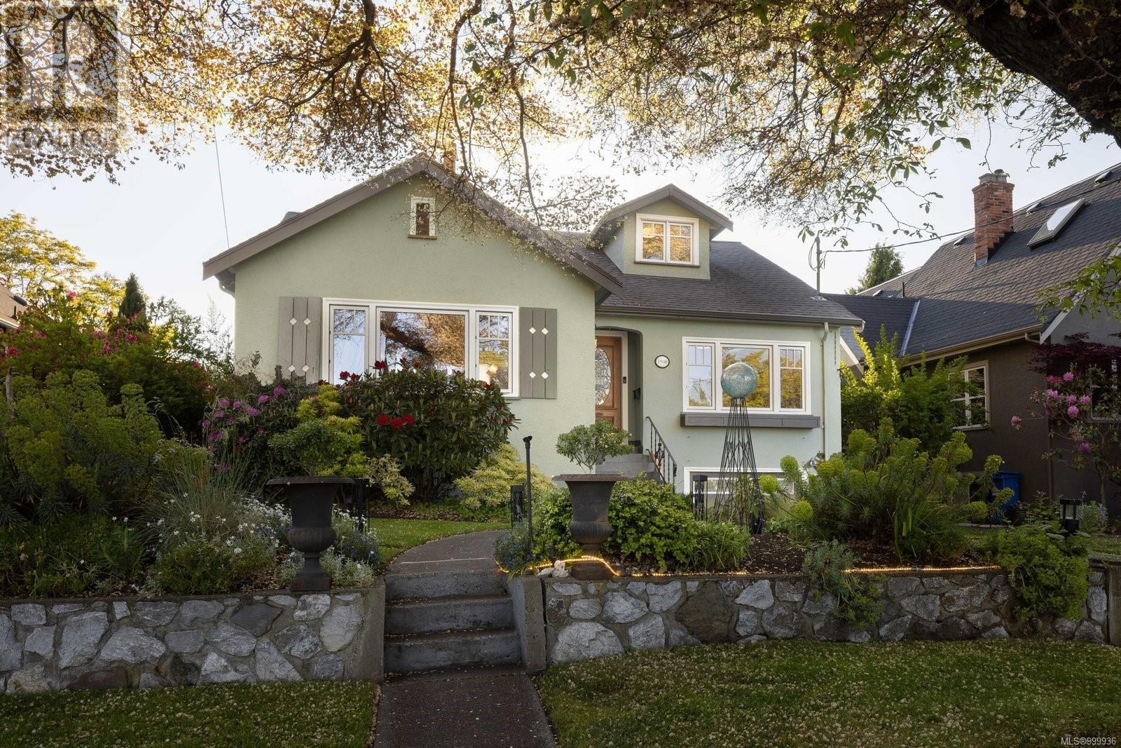Property at 1030 Roslyn Rd image 3