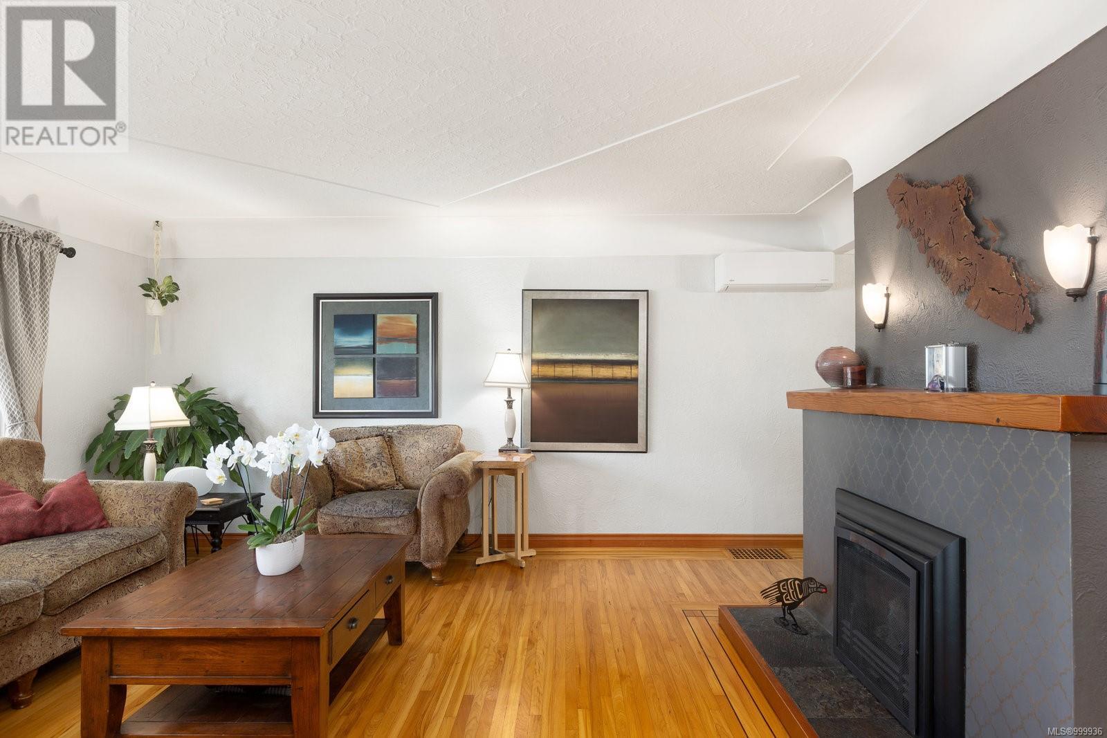 Property at 1030 Roslyn Rd image 5