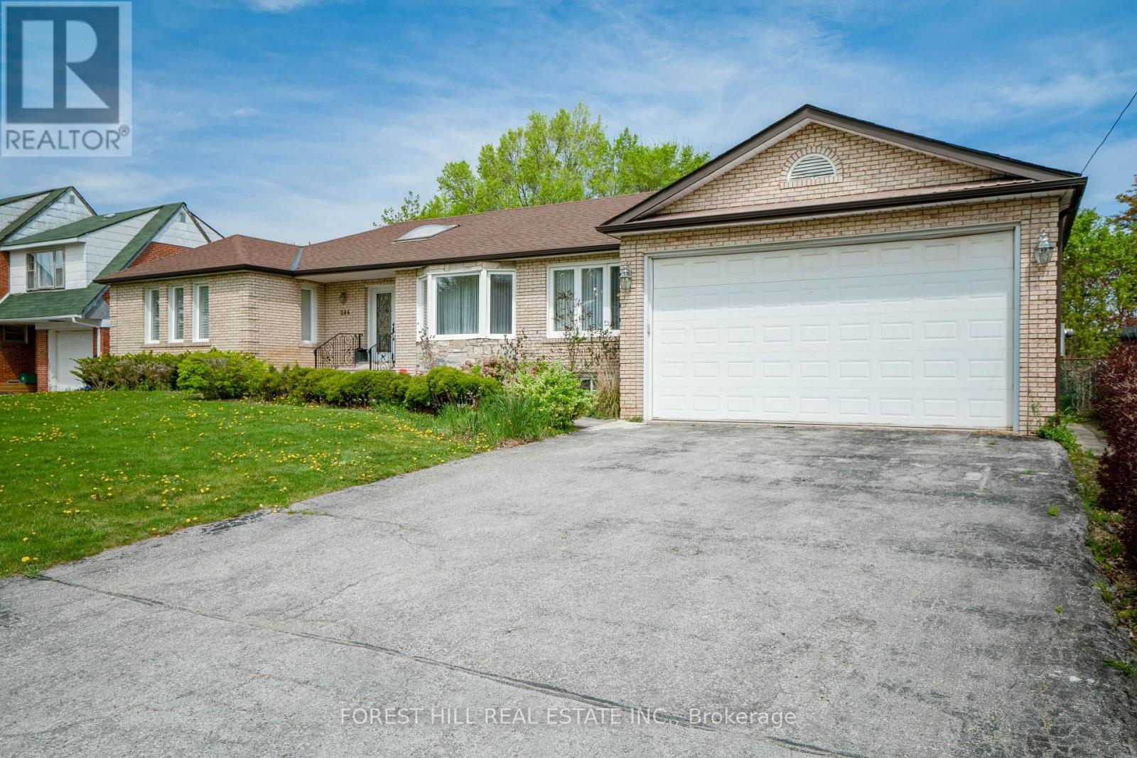 244 Waterloo Avenue, Toronto, Ontario  M3H 3Z4 - Photo 2 - C12152453