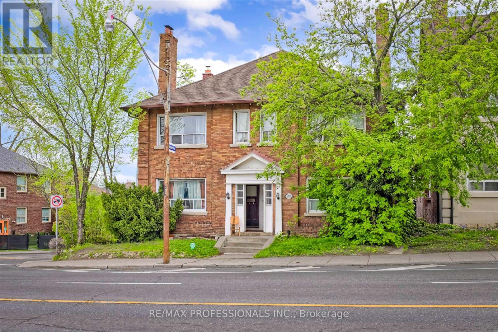 Property at 1131 & 1131A AVENUE ROAD image 1