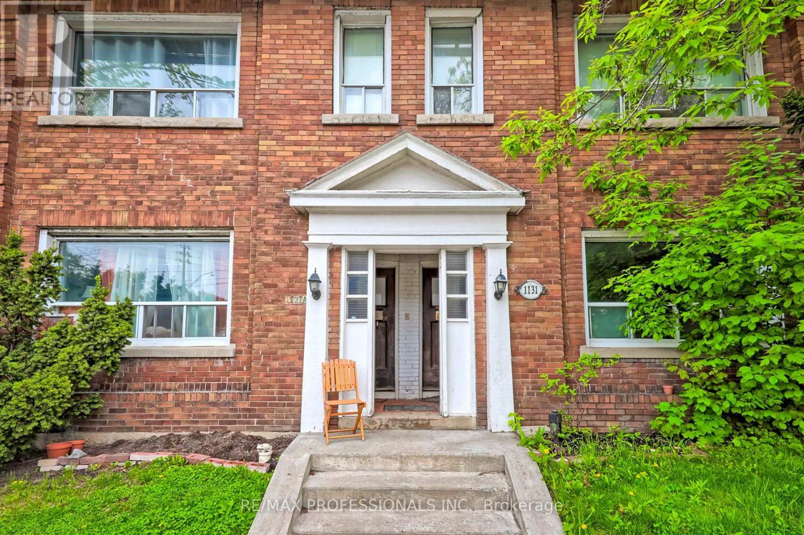Property at 1131 & 1131A AVENUE ROAD image 3