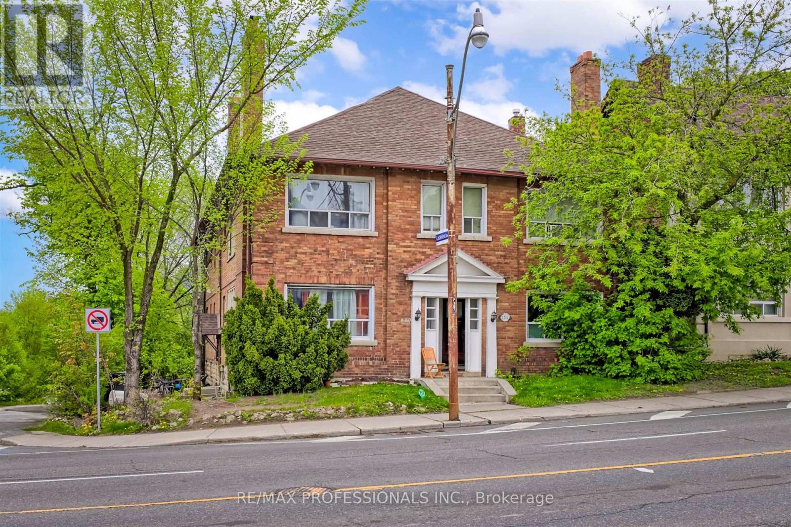 Property at 1131 & 1131A AVENUE ROAD image 5