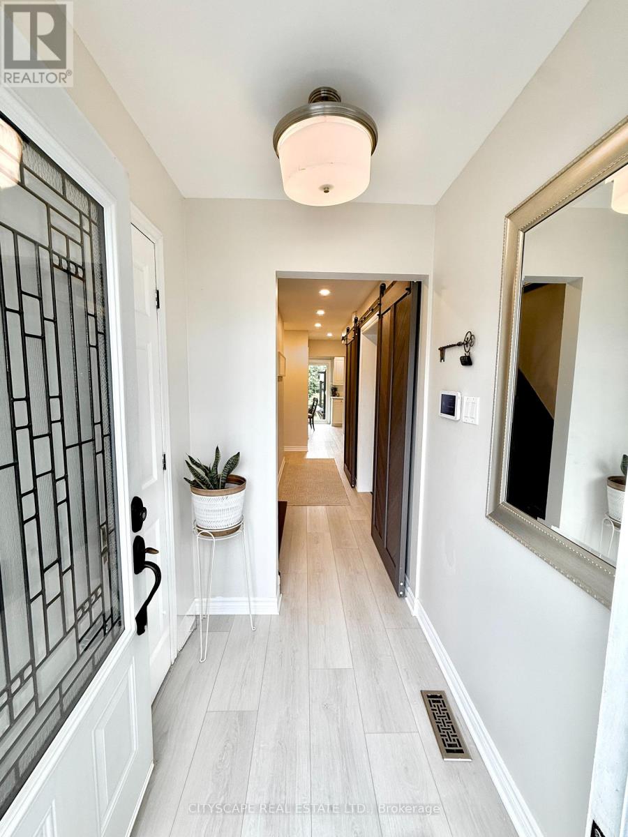 3376 Frobex Court, Mississauga, Ontario  L5C 2B5 - Photo 6 - W12152143