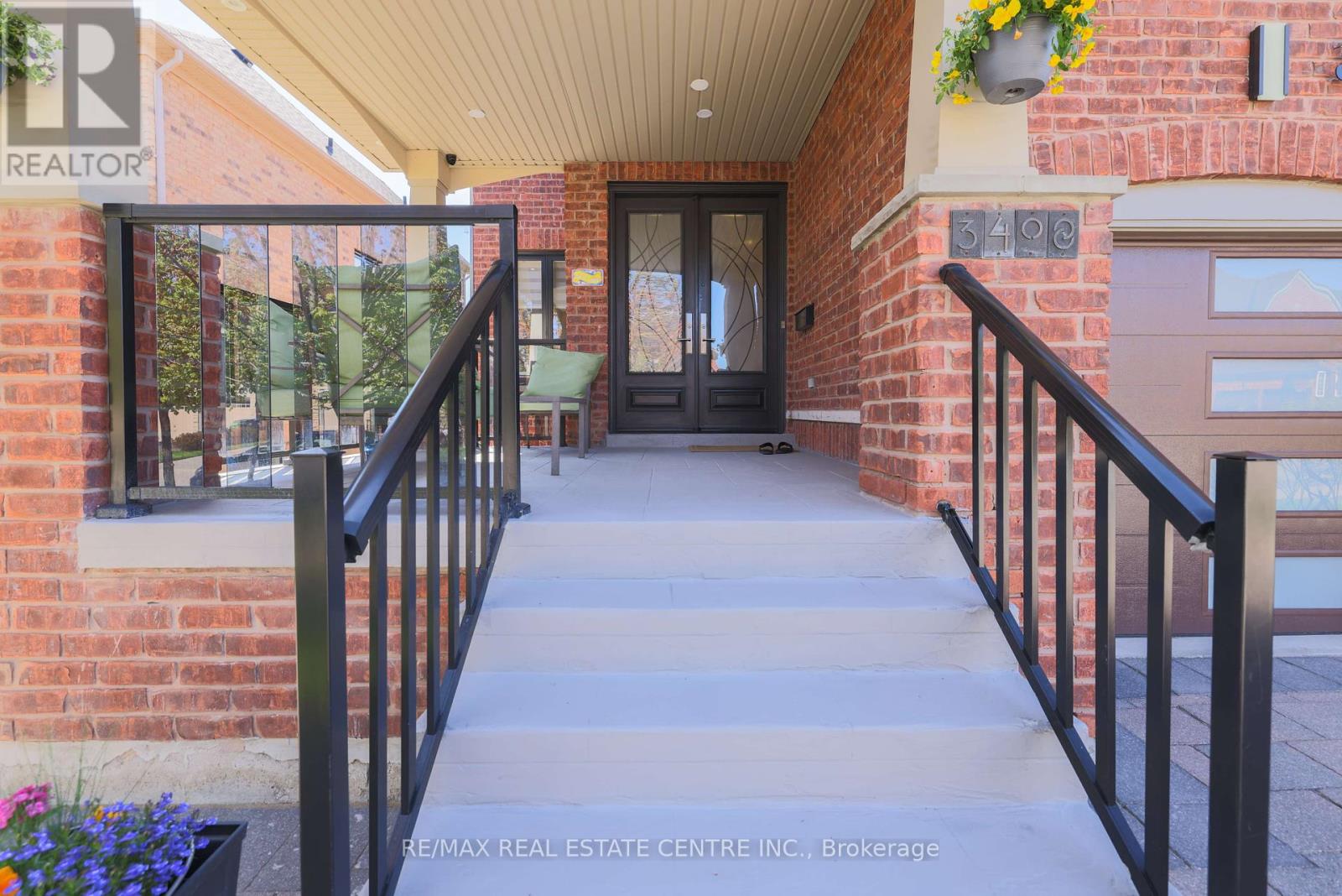 3408 Hideaway Place, Mississauga, Ontario  L5M 0A7 - Photo 3 - W12140060