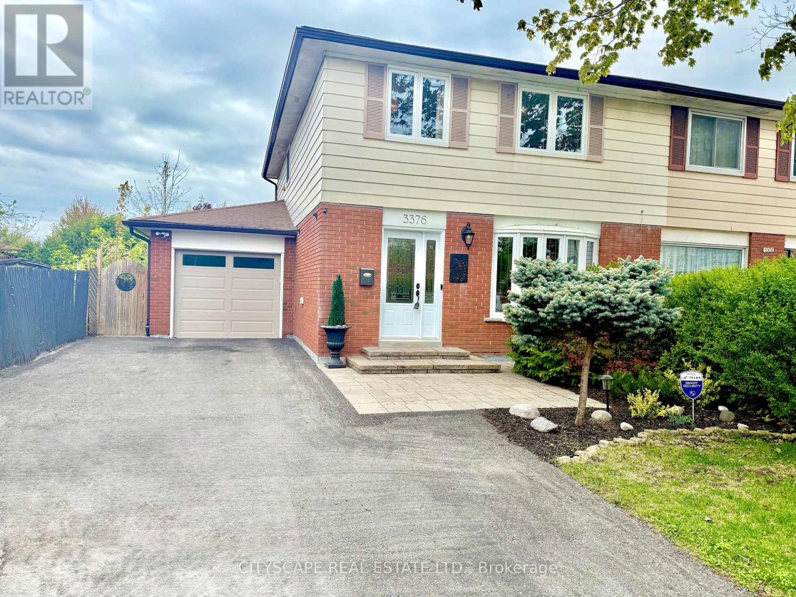 3376 Frobex Court, Mississauga, Ontario  L5C 2B5 - Photo 2 - W12152143