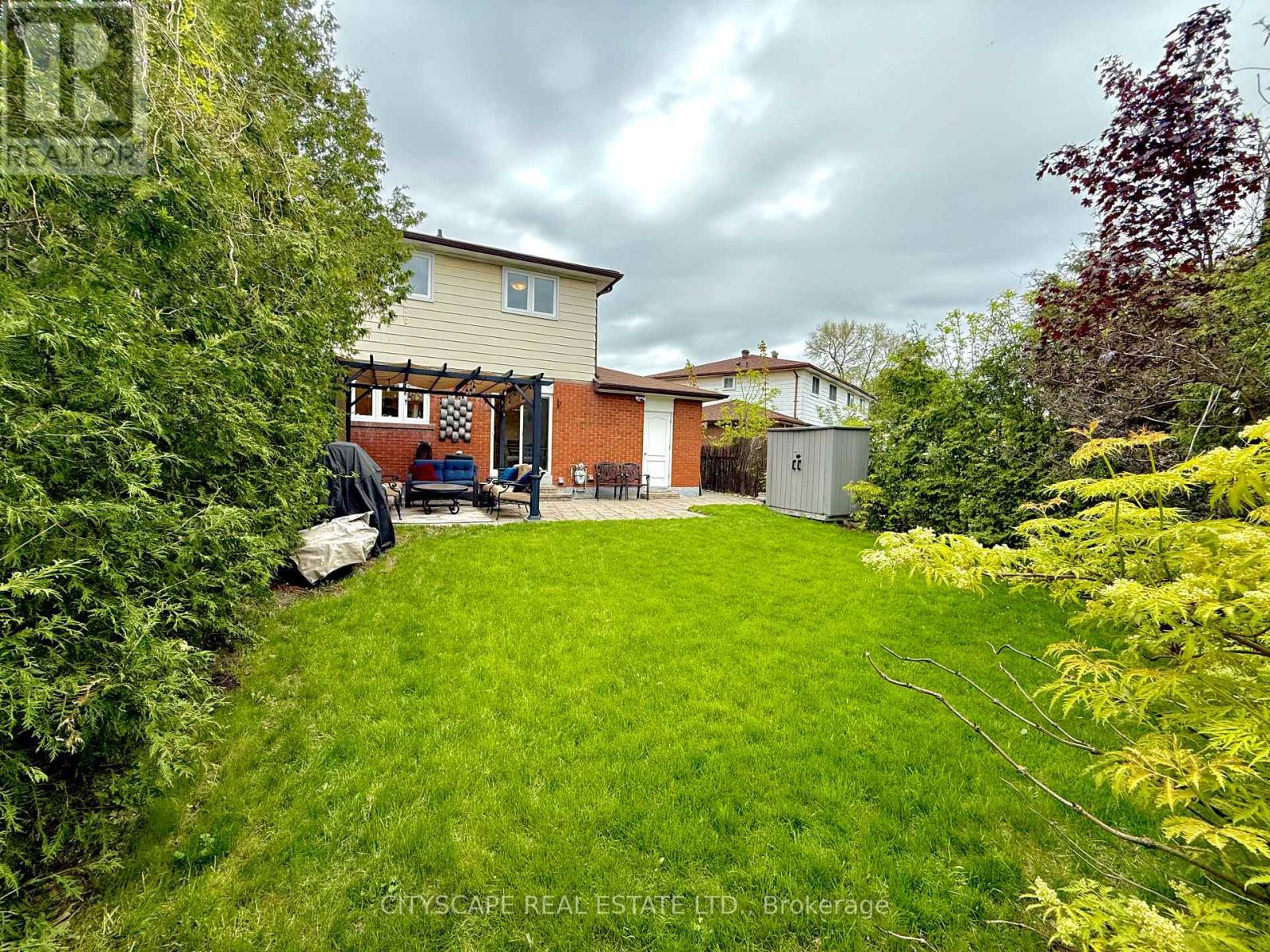 3376 Frobex Court, Mississauga, Ontario  L5C 2B5 - Photo 4 - W12152143