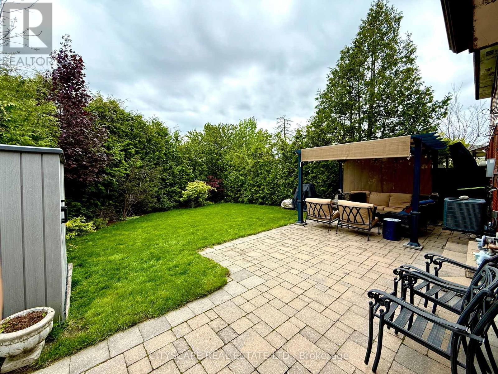 3376 Frobex Court, Mississauga, Ontario  L5C 2B5 - Photo 5 - W12152143