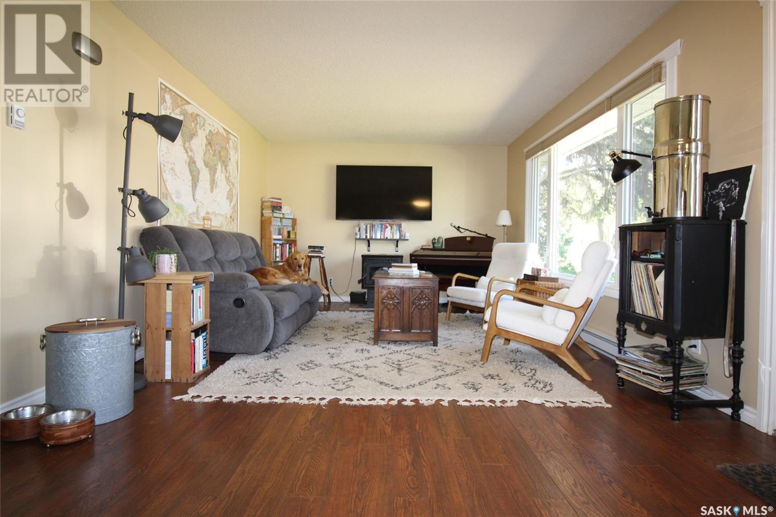 Property at 502 6th AVENUE W image 2