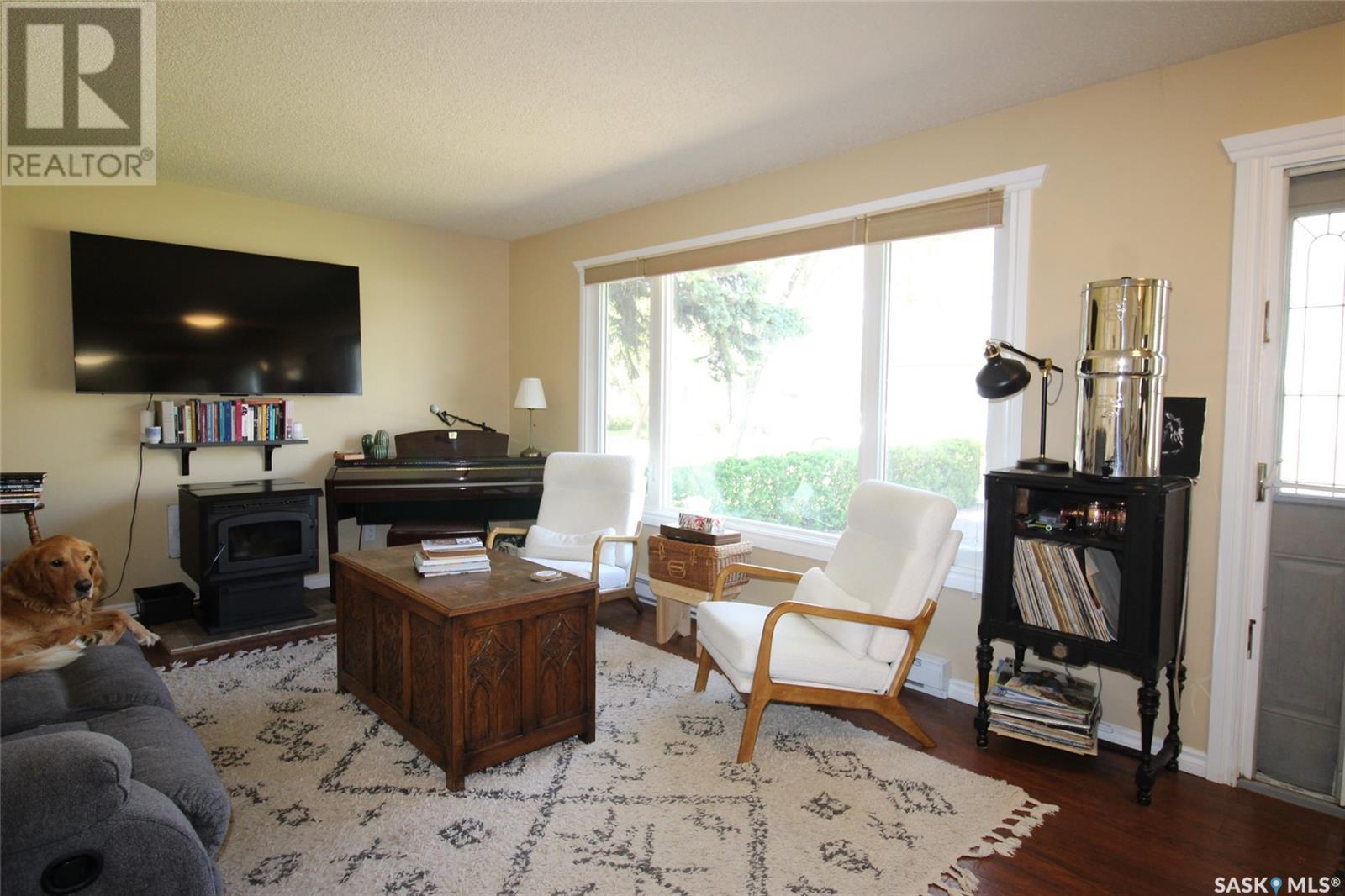 Property at 502 6th AVENUE W image 3