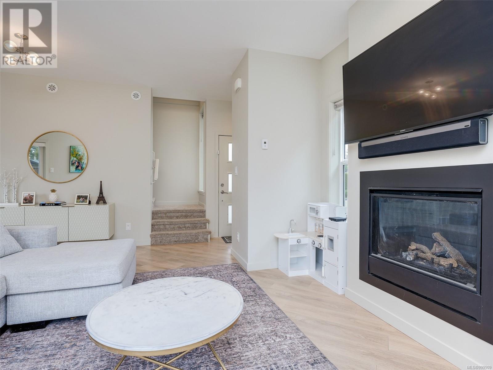 Property at 7024 Wallace Dr image 4