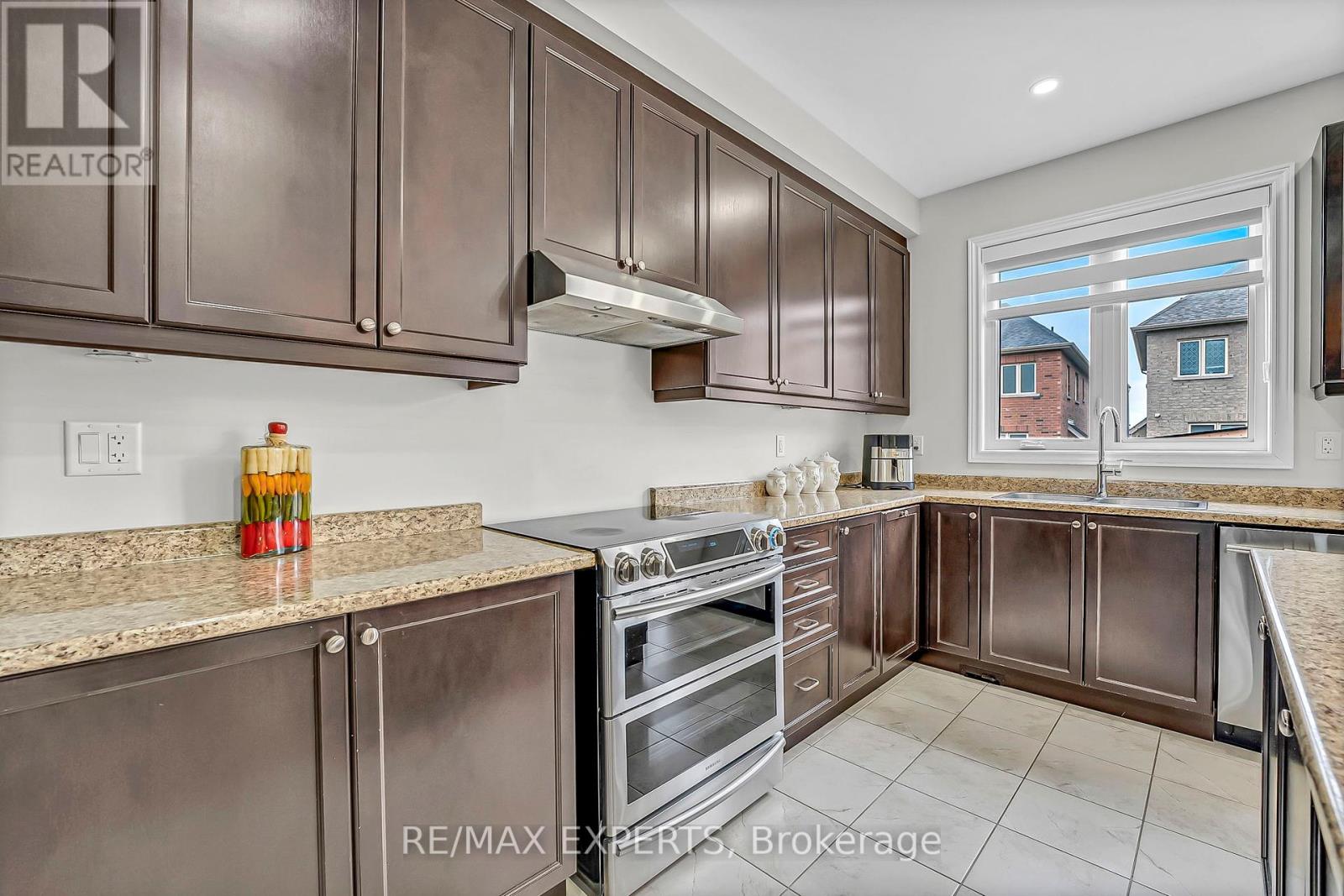 95 Selby Crescent, Bradford West Gwillimbury, Ontario  L3Z 0V3 - Photo 17 - N12152499