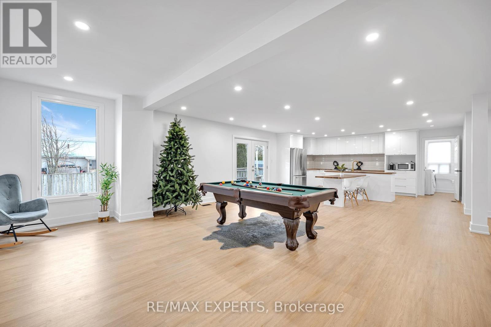 Property at 1004 ROBINSON STREET image 4