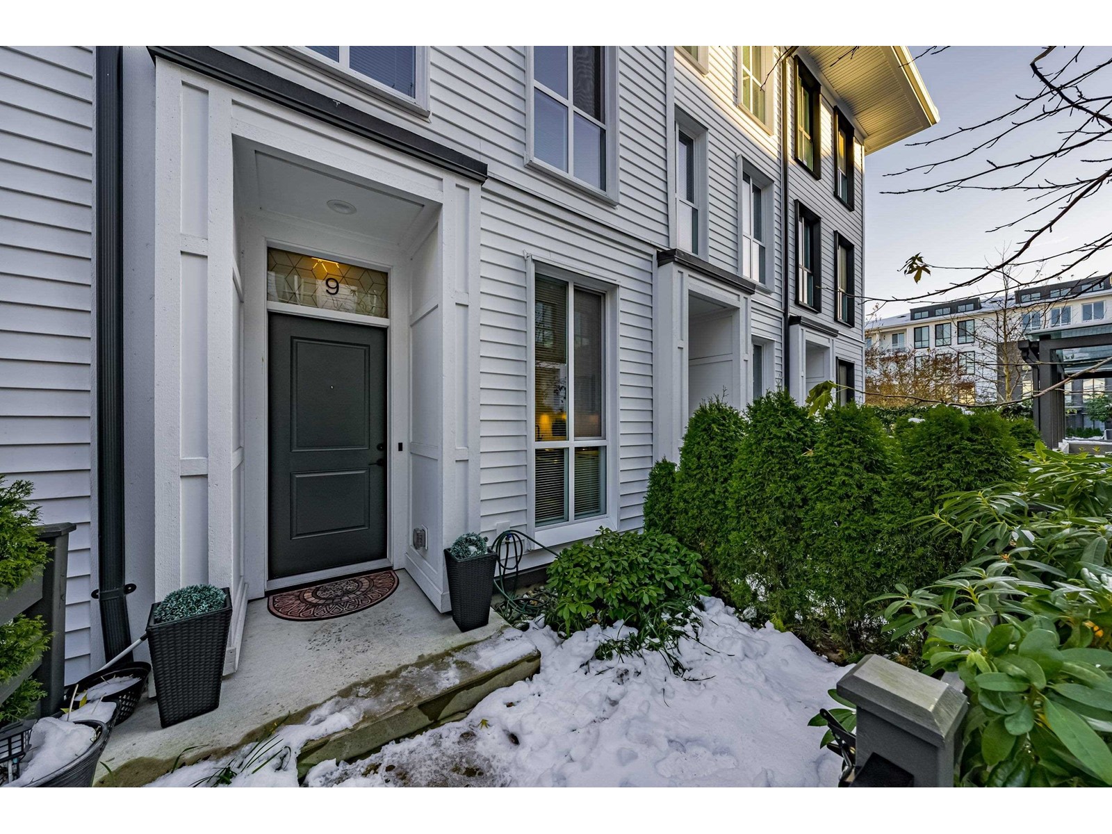 9 14955 101a Avenue, Surrey, British Columbia  V3R 0G1 - Photo 1 - R3003221