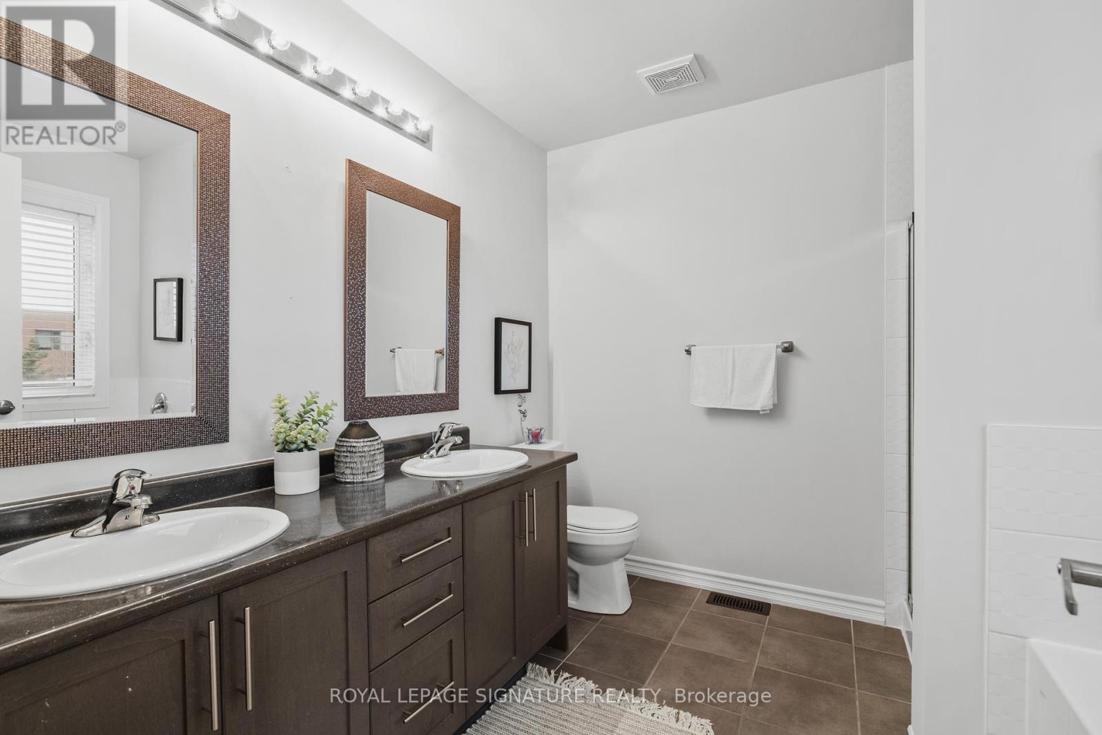 763 Banks Crescent, Milton, Ontario  L9T 9A3 - Photo 19 - W12152470