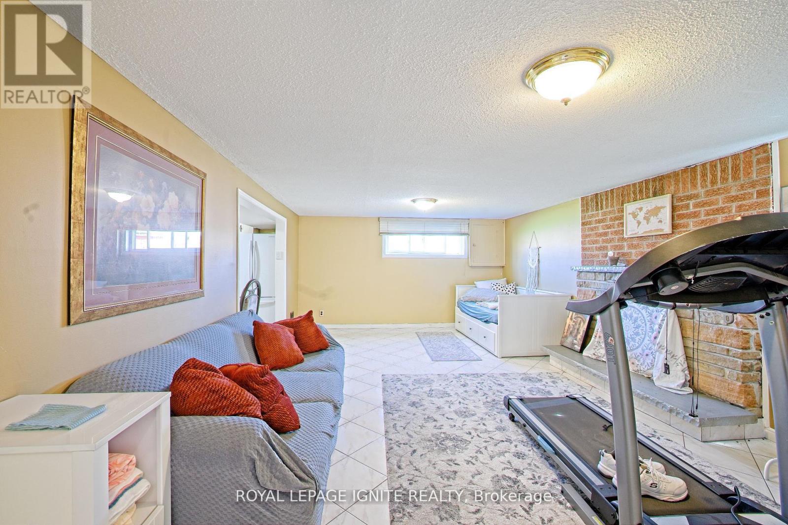 3350 Lehigh Crescent W, Mississauga, Ontario  L4T 1W8 - Photo 21 - W12152498