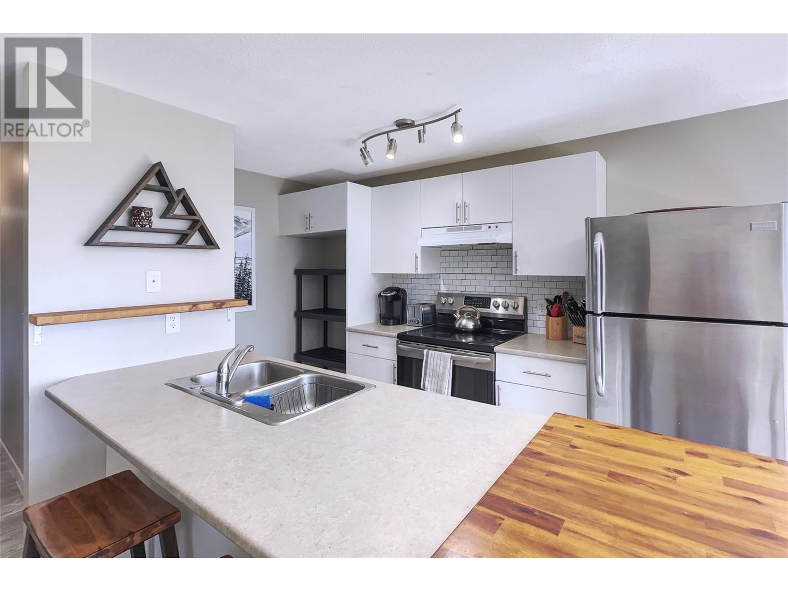 4817 Snow Pines Road Unit# D Big White Photo 7