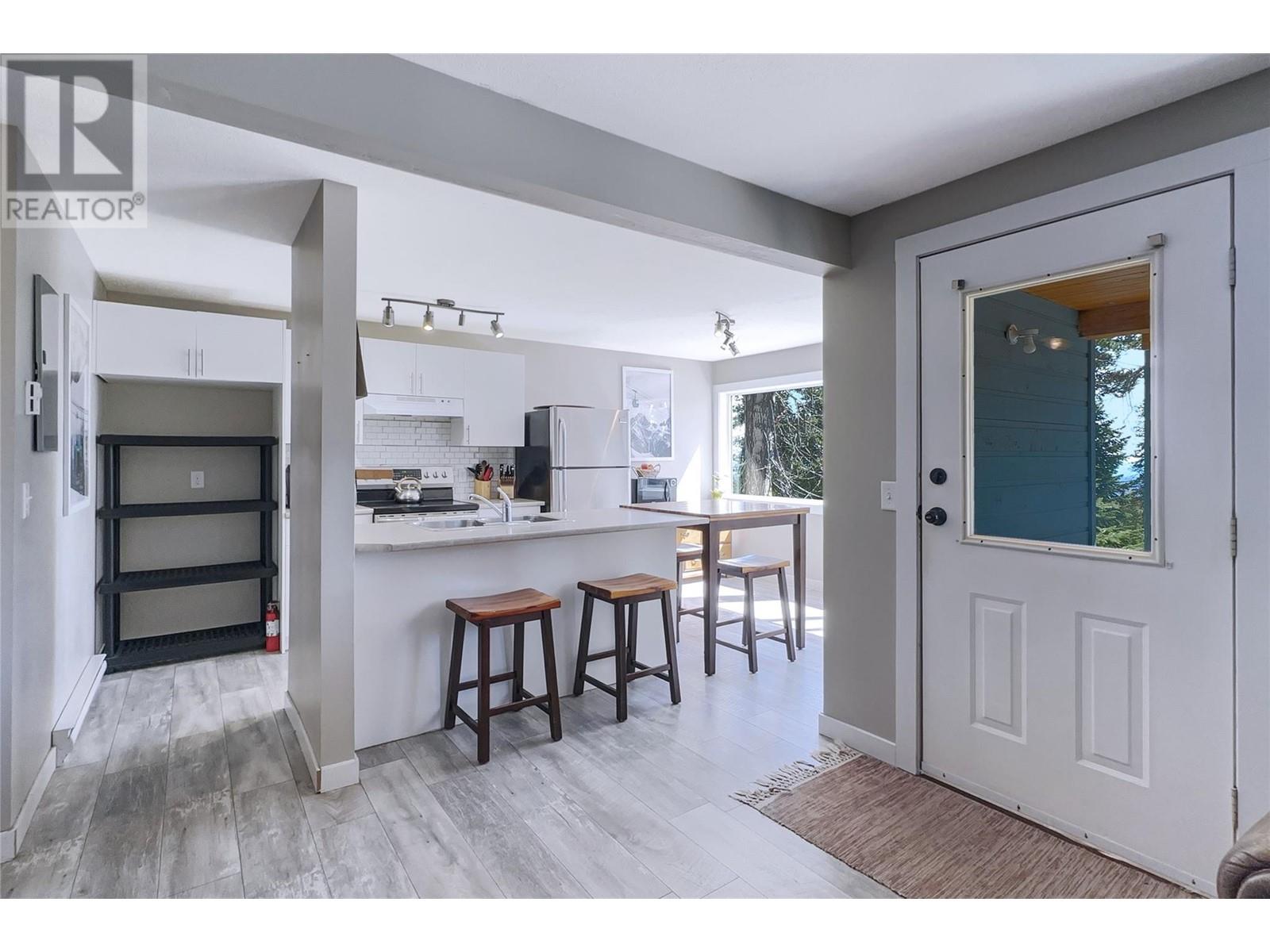 4817 Snow Pines Road Unit# D Big White Photo 8