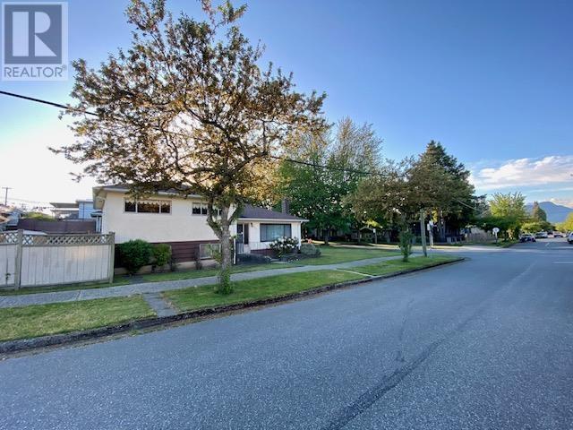 3925 Penticton Street, Vancouver, British Columbia  V5R 1X7 - Photo 3 - R3003536