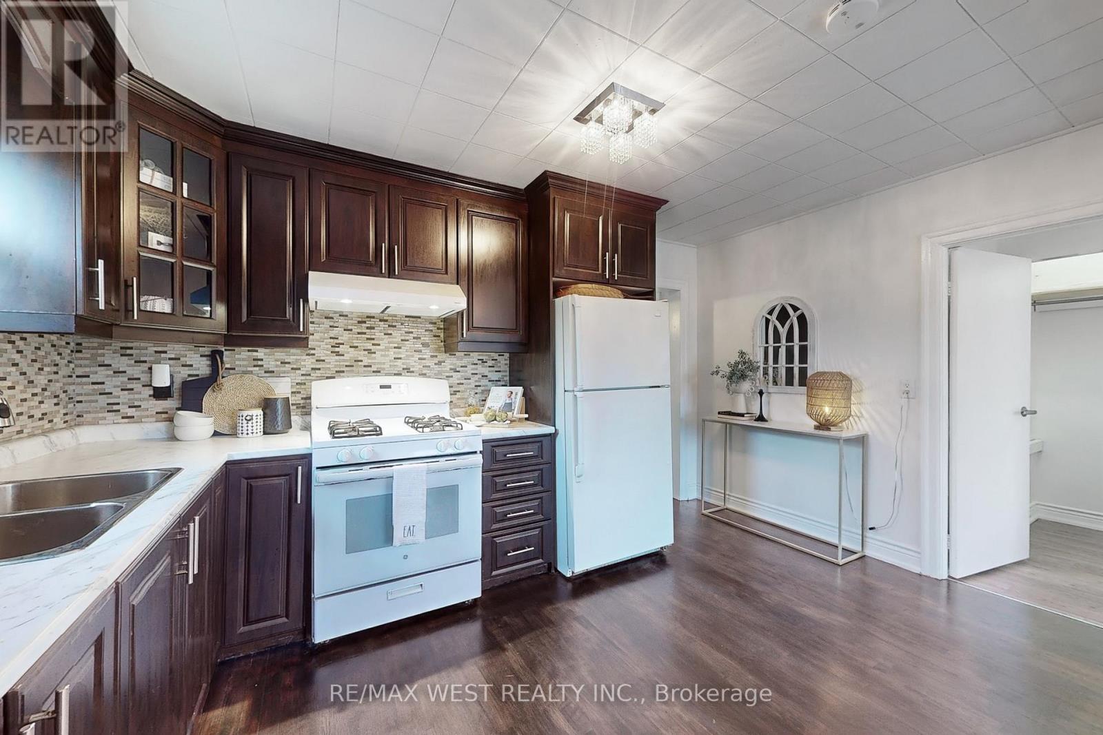 14 Byng Avenue, Toronto, Ontario  M9W 2M4 - Photo 8 - W12094985