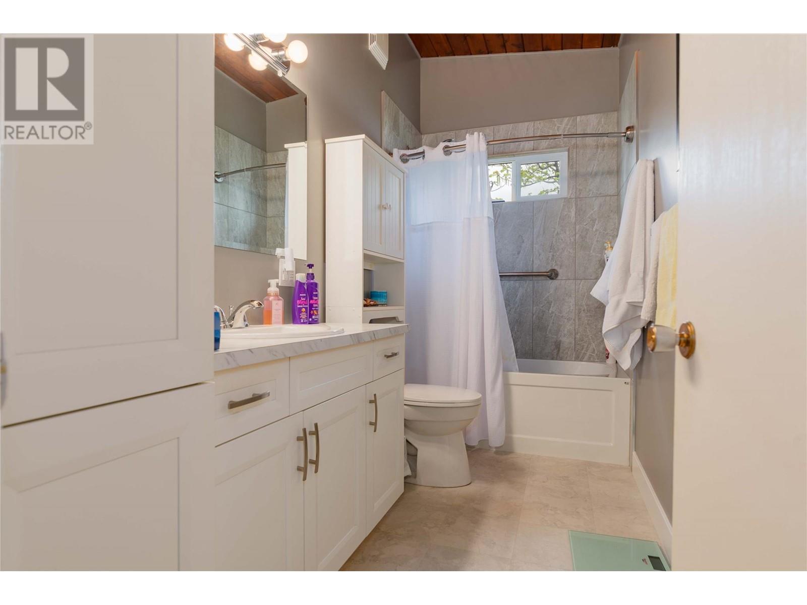 435 104th Street, Castlegar, British Columbia  V1N 3G6 - Photo 29 - 10348082
