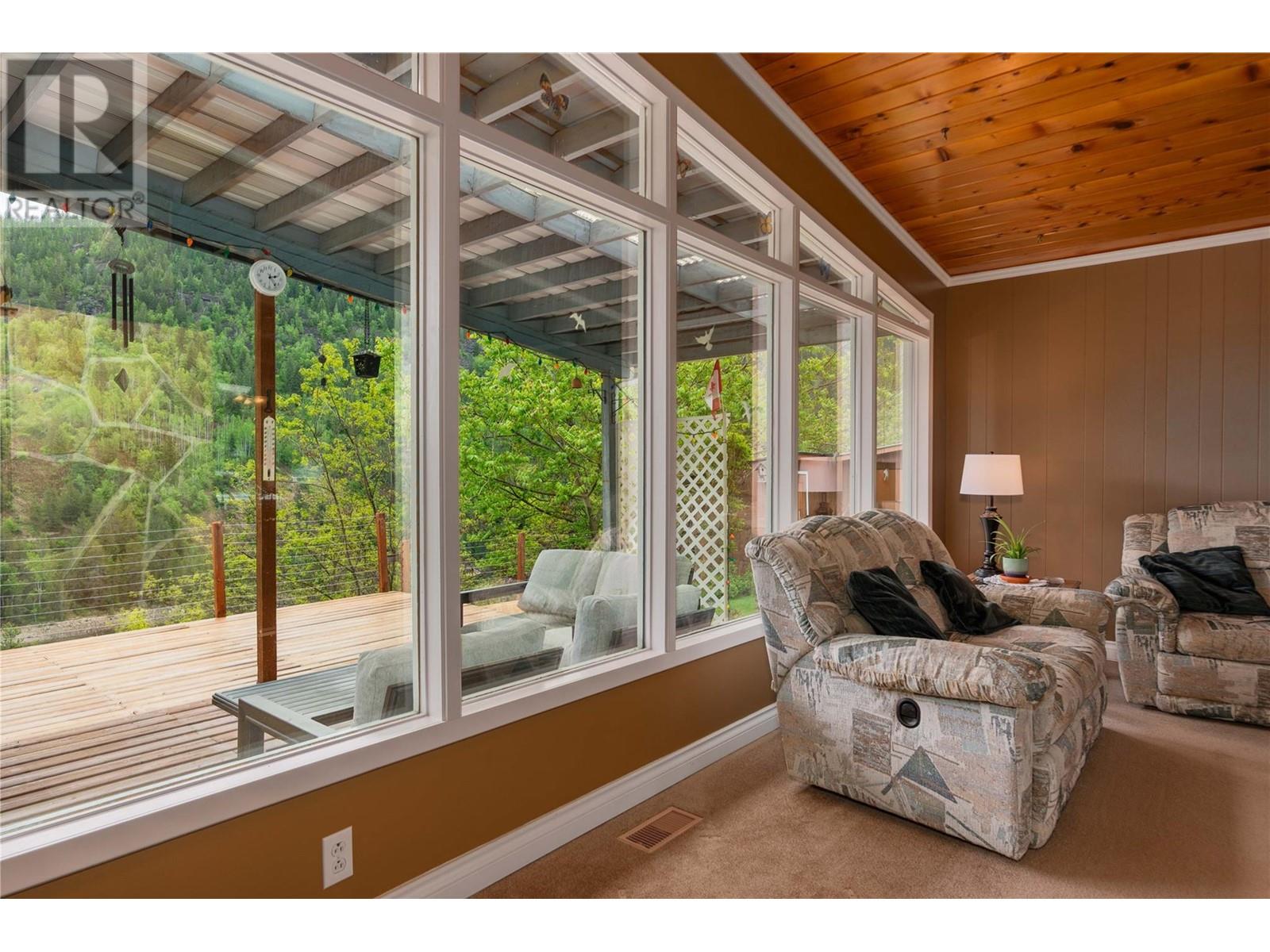 435 104th Street, Castlegar, British Columbia  V1N 3G6 - Photo 21 - 10348082