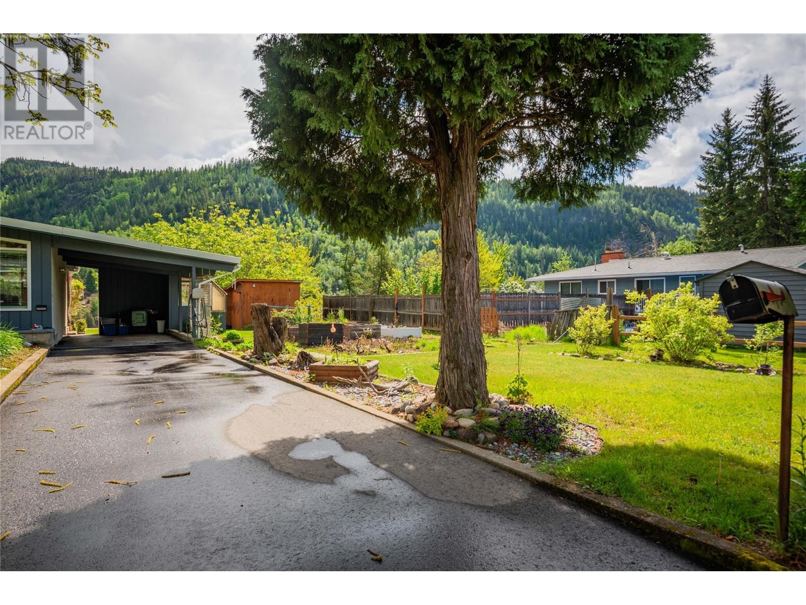 435 104th Street, Castlegar, British Columbia  V1N 3G6 - Photo 45 - 10348082