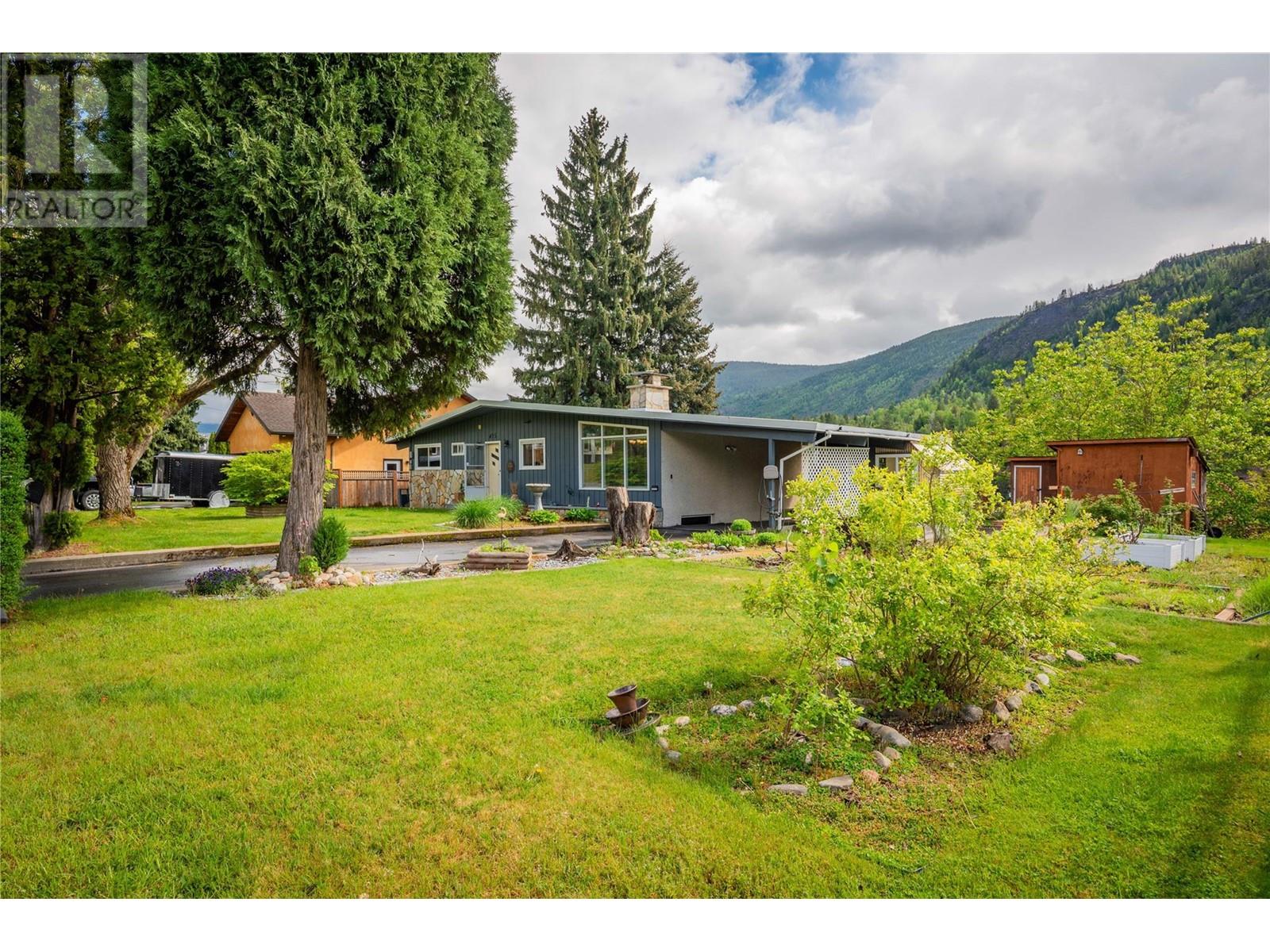 435 104th Street, Castlegar, British Columbia  V1N 3G6 - Photo 43 - 10348082