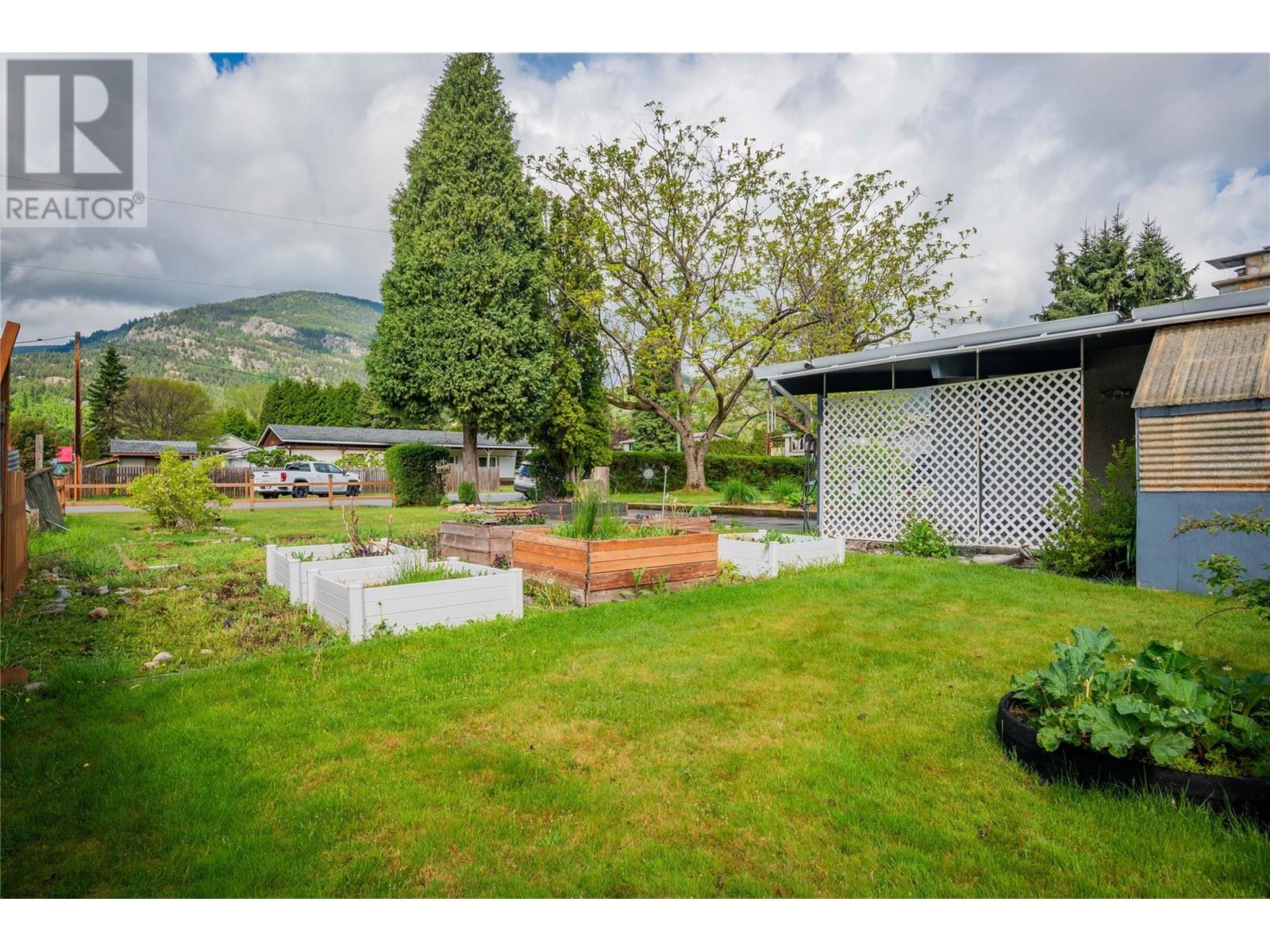 435 104th Street, Castlegar, British Columbia  V1N 3G6 - Photo 53 - 10348082