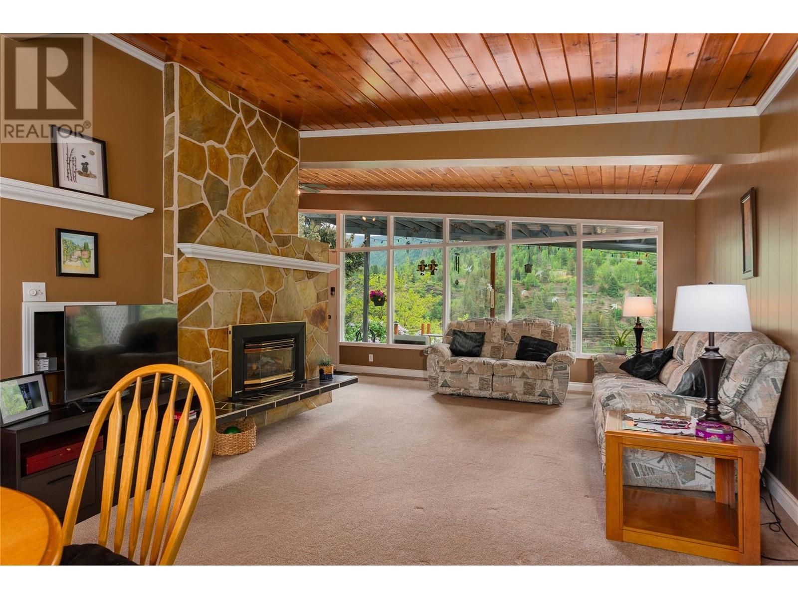 435 104th Street, Castlegar, British Columbia  V1N 3G6 - Photo 17 - 10348082