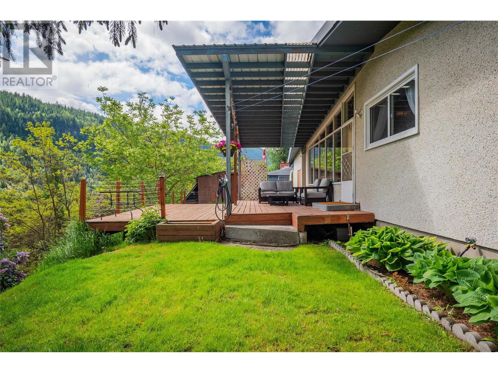 435 104th Street, Castlegar, British Columbia  V1N 3G6 - Photo 70 - 10348082