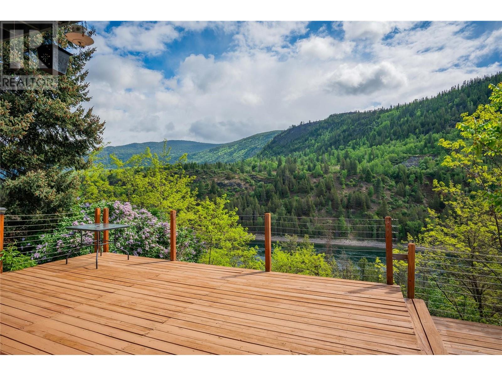 435 104th Street, Castlegar, British Columbia  V1N 3G6 - Photo 65 - 10348082