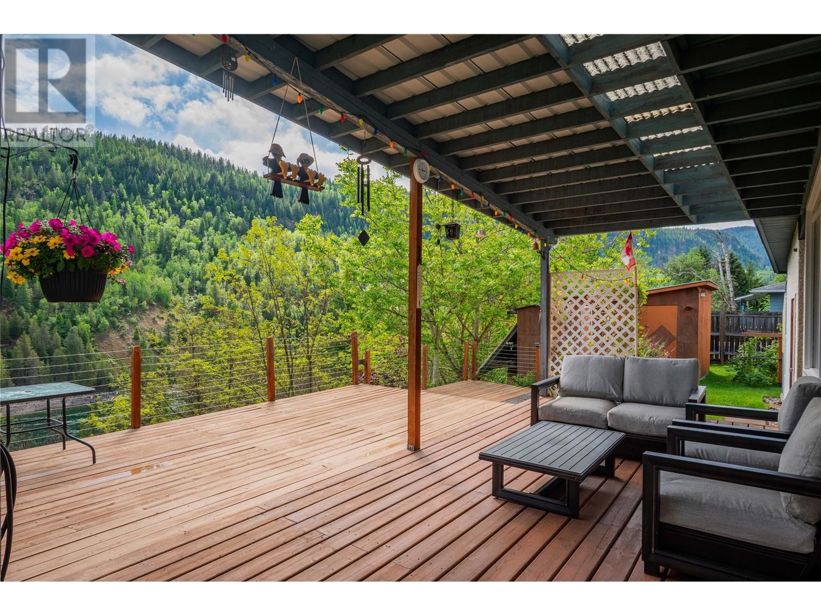 435 104th Street, Castlegar, British Columbia  V1N 3G6 - Photo 67 - 10348082