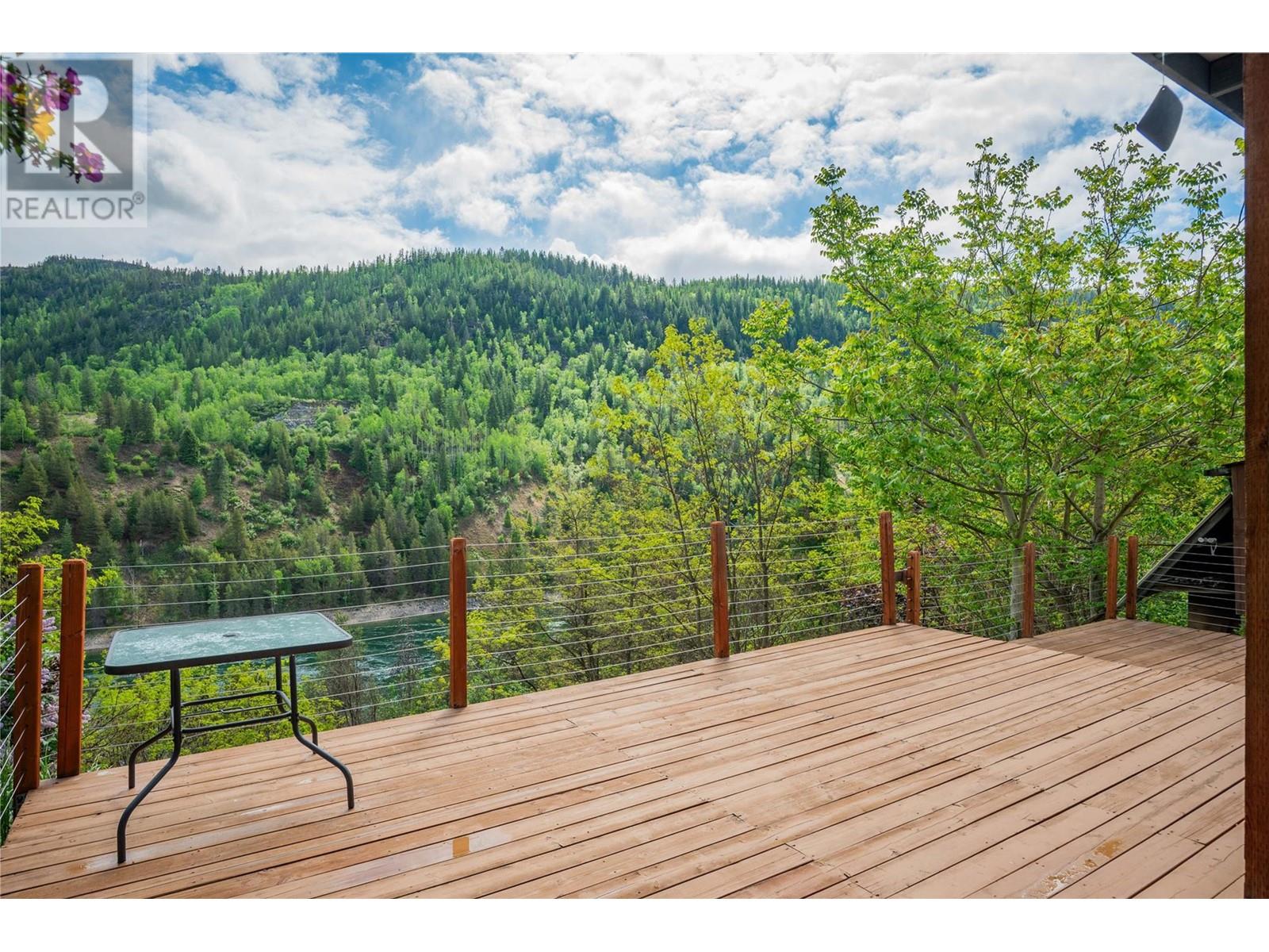 435 104th Street, Castlegar, British Columbia  V1N 3G6 - Photo 68 - 10348082