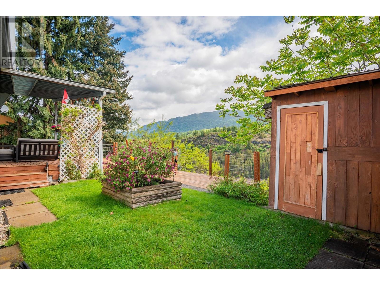 435 104th Street, Castlegar, British Columbia  V1N 3G6 - Photo 54 - 10348082