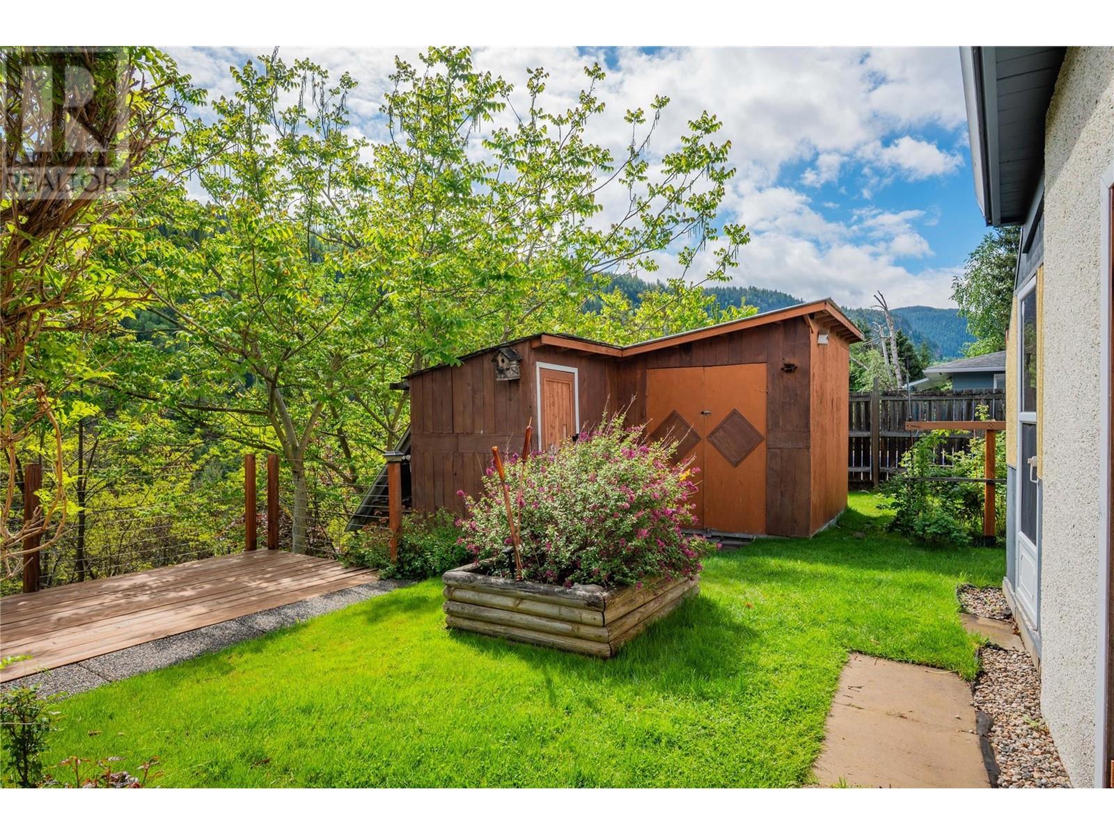 435 104th Street, Castlegar, British Columbia  V1N 3G6 - Photo 63 - 10348082