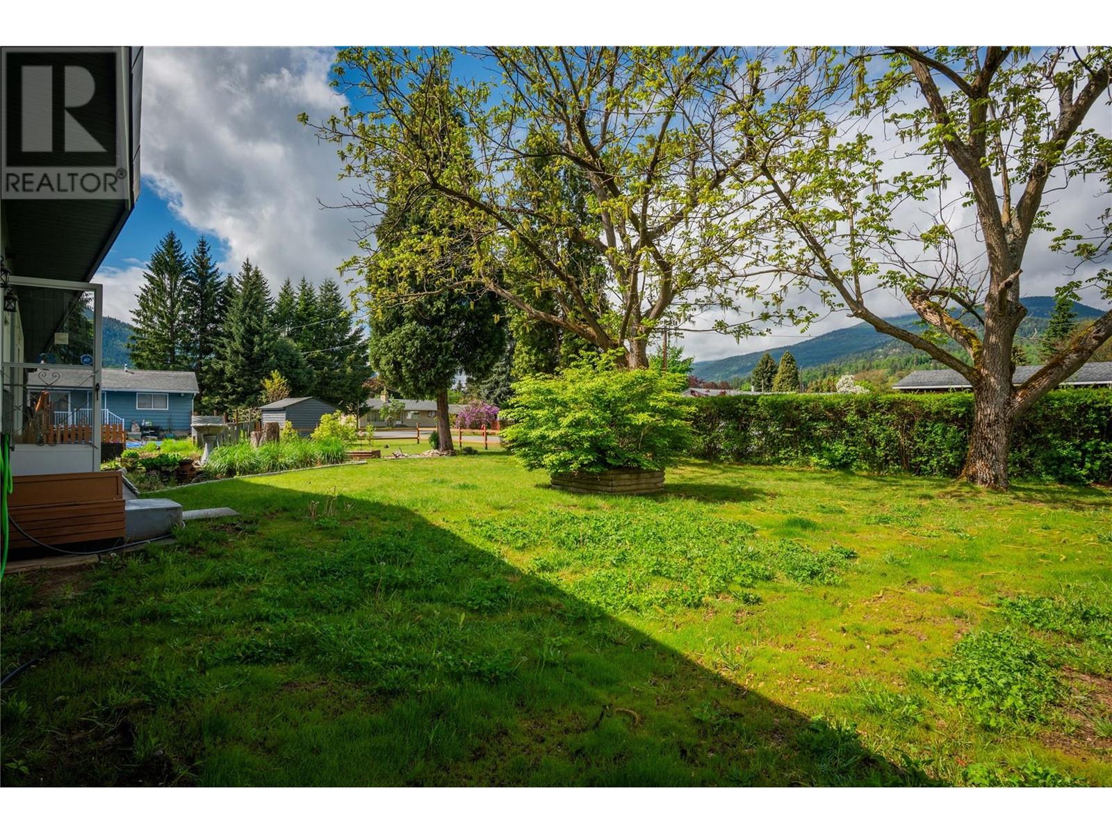 435 104th Street, Castlegar, British Columbia  V1N 3G6 - Photo 49 - 10348082