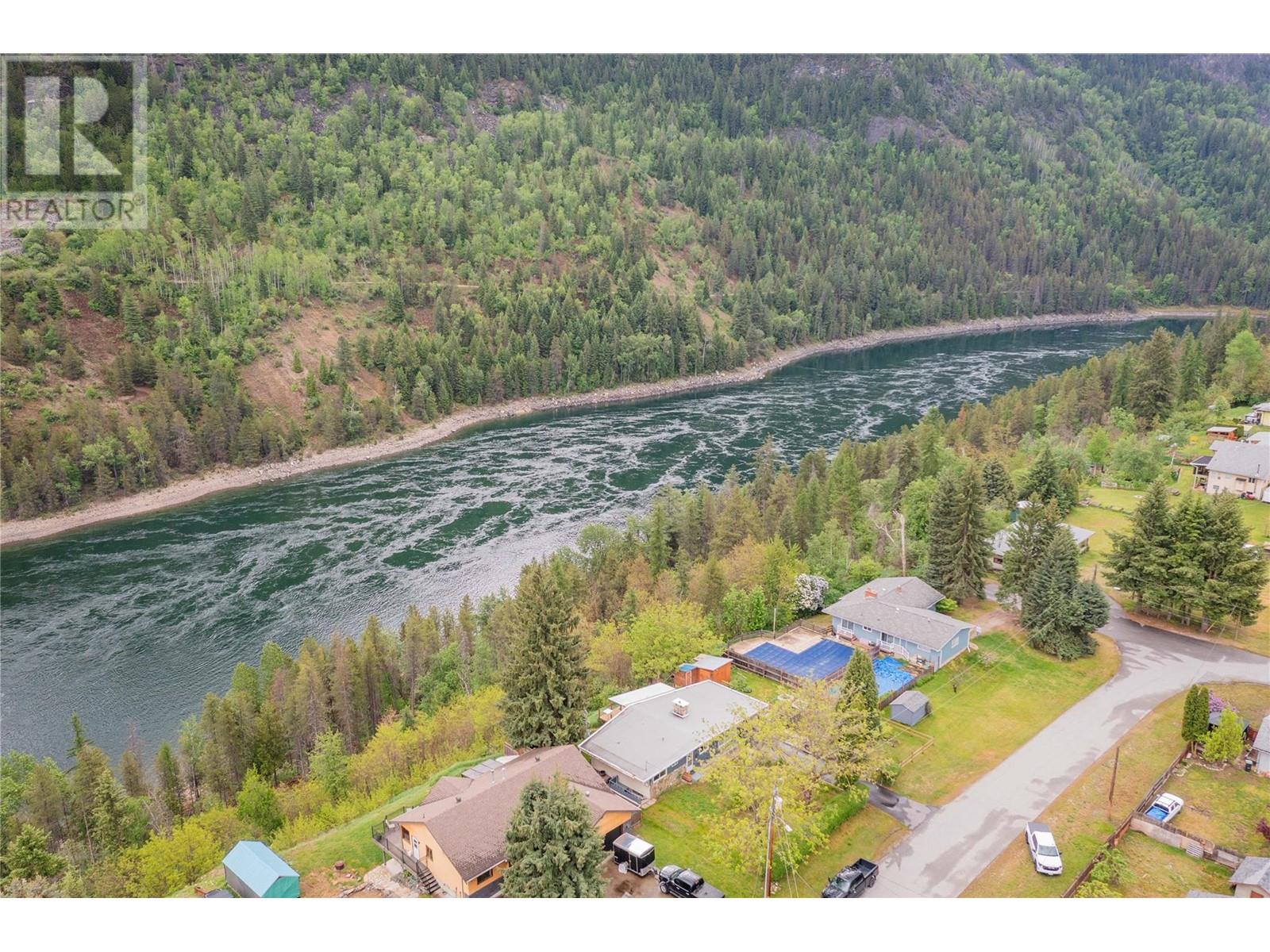 435 104th Street, Castlegar, British Columbia  V1N 3G6 - Photo 7 - 10348082
