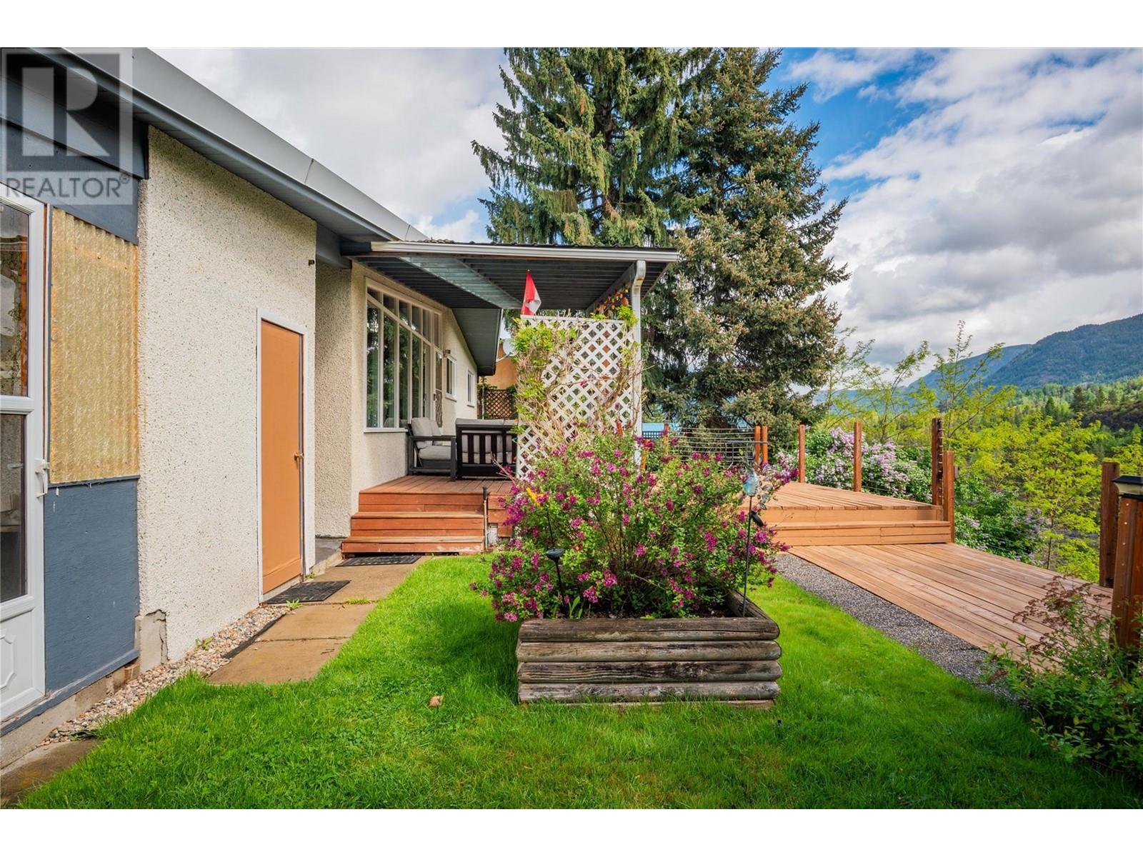 435 104th Street, Castlegar, British Columbia  V1N 3G6 - Photo 55 - 10348082