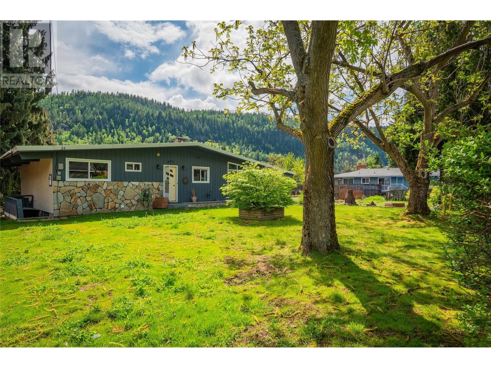 435 104th Street, Castlegar, British Columbia  V1N 3G6 - Photo 48 - 10348082