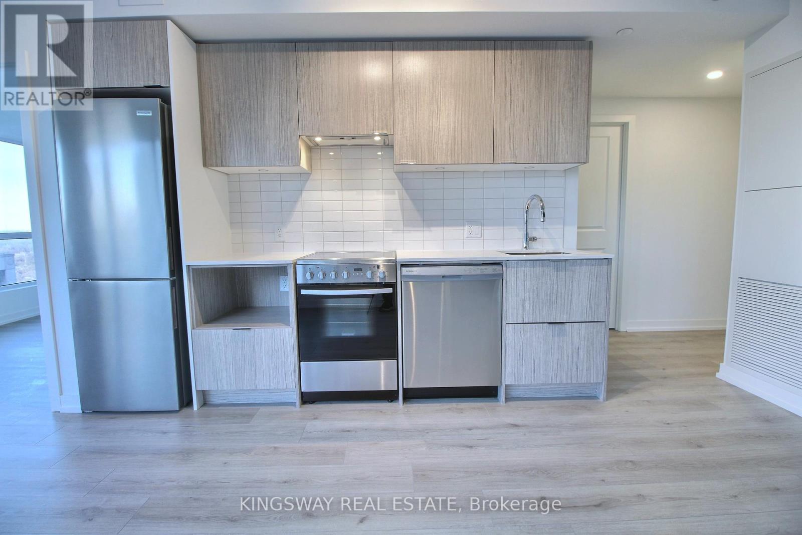 1605 - 395 Bloor Street E, Toronto, Ontario  M4W 0B4 - Photo 2 - C12152521