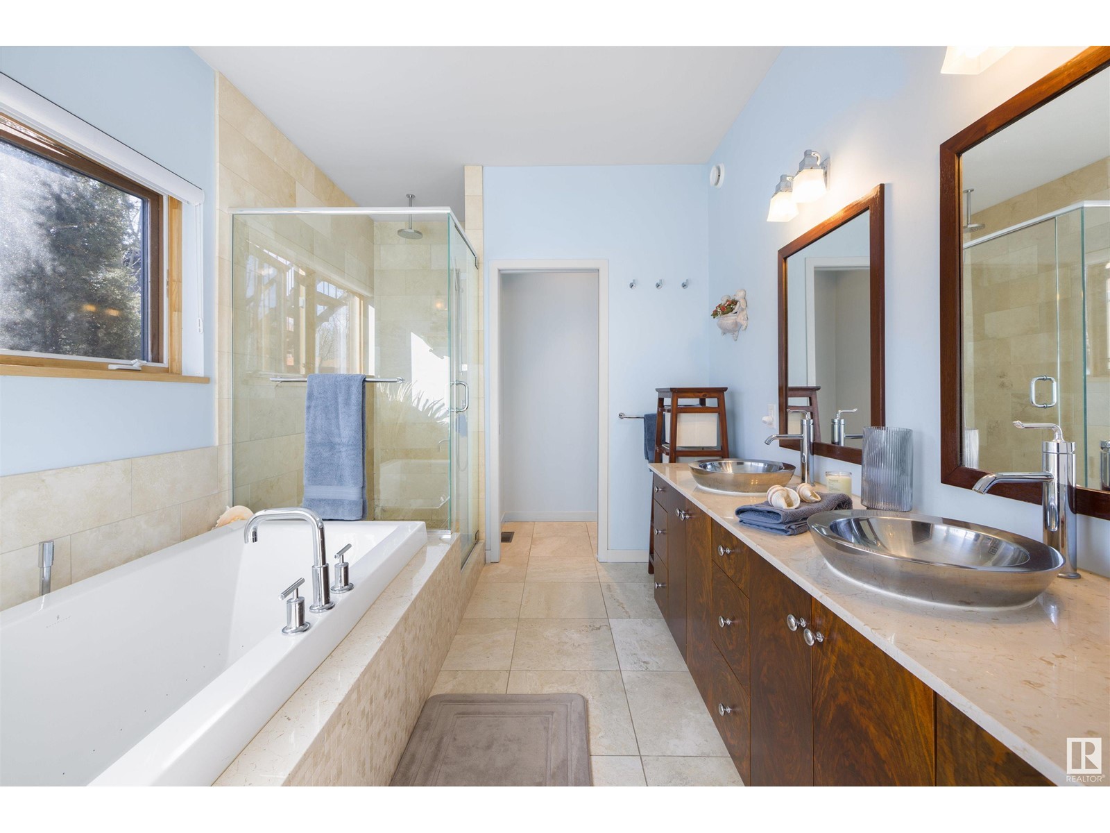 Property at 8711 99 AV NW image 5