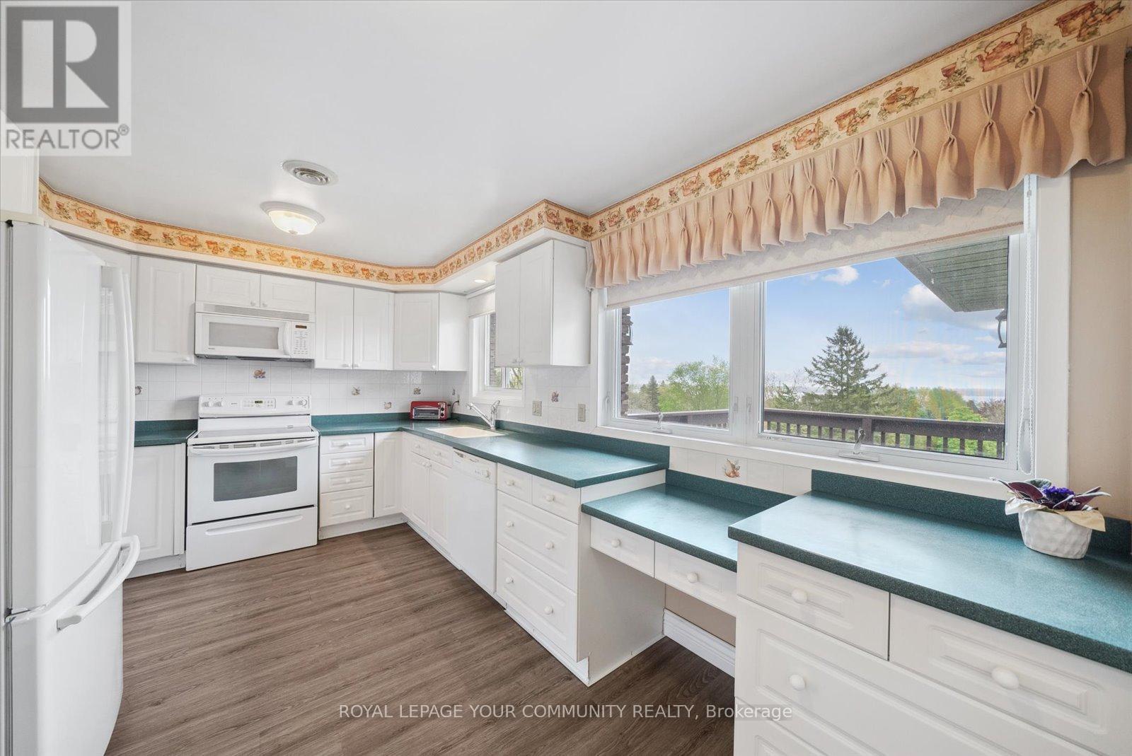 381 Country Club Circle, Kawartha Lakes, Ontario  K0M 1A0 - Photo 14 - X12151137