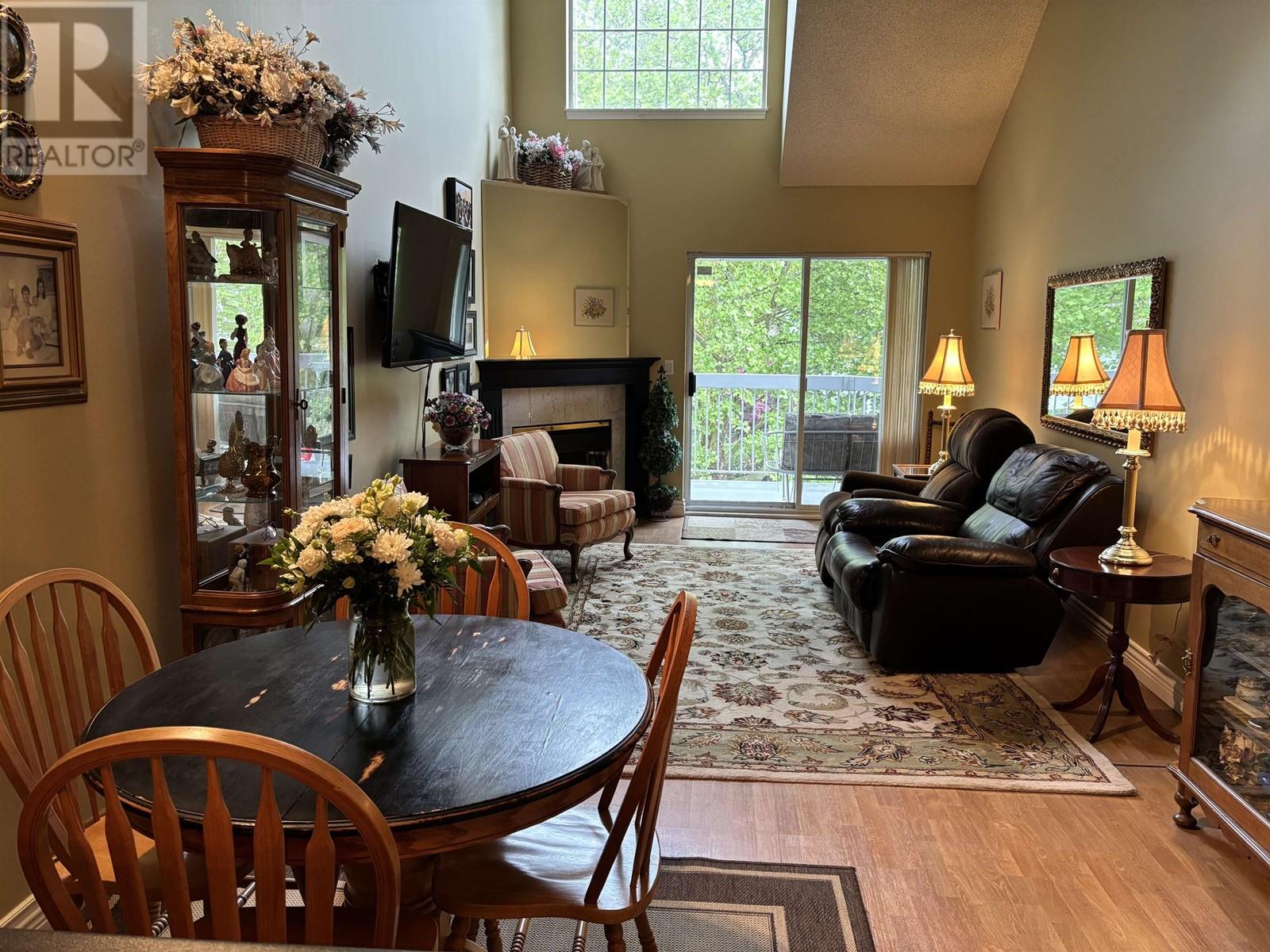 320 22514 116 Avenue, Maple Ridge, British Columbia  V2X 0N8 - Photo 4 - R3003327
