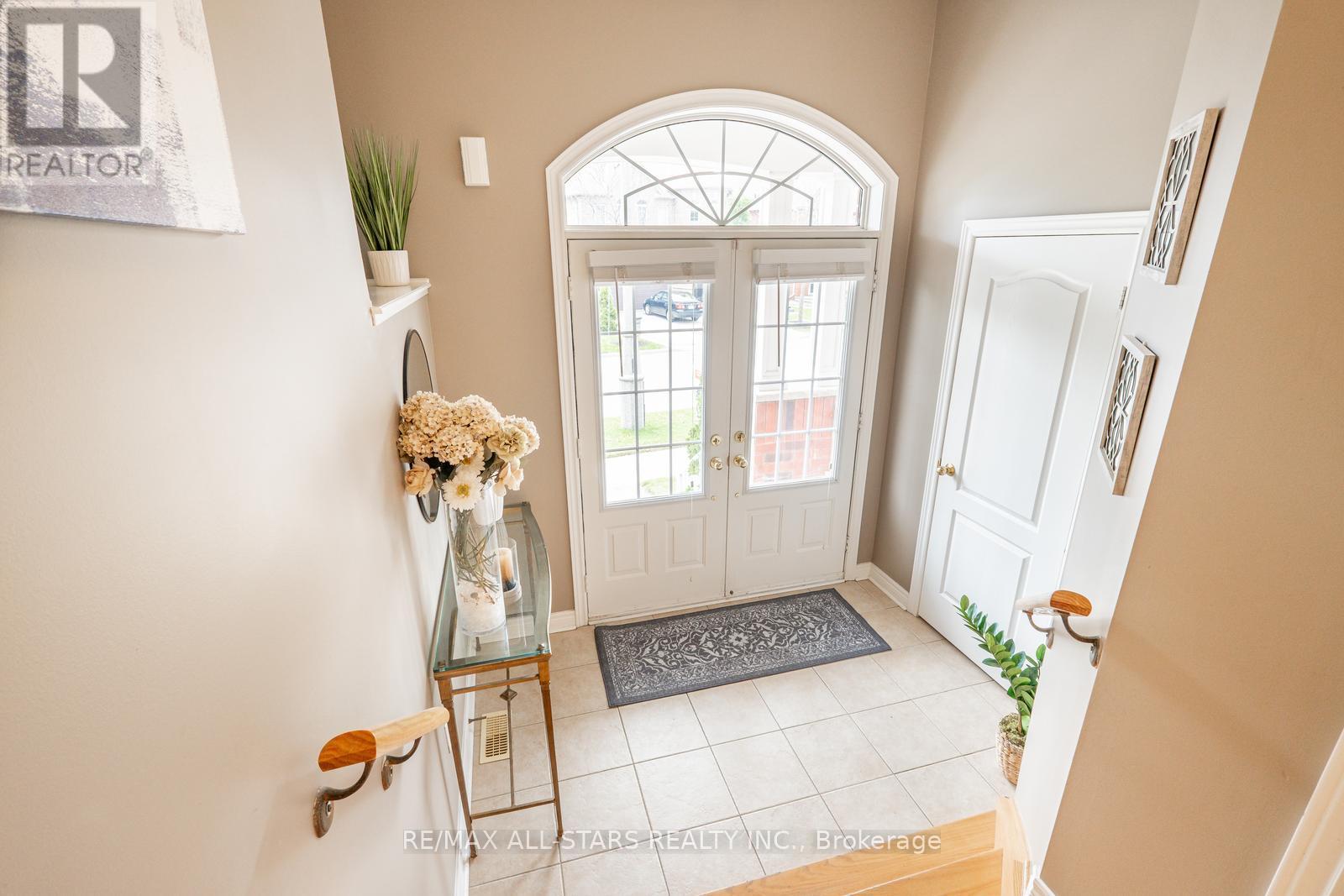 43 Horsedreamer Lane, Whitchurch-Stouffville, Ontario  L4A 0G6 - Photo 4 - N12152507
