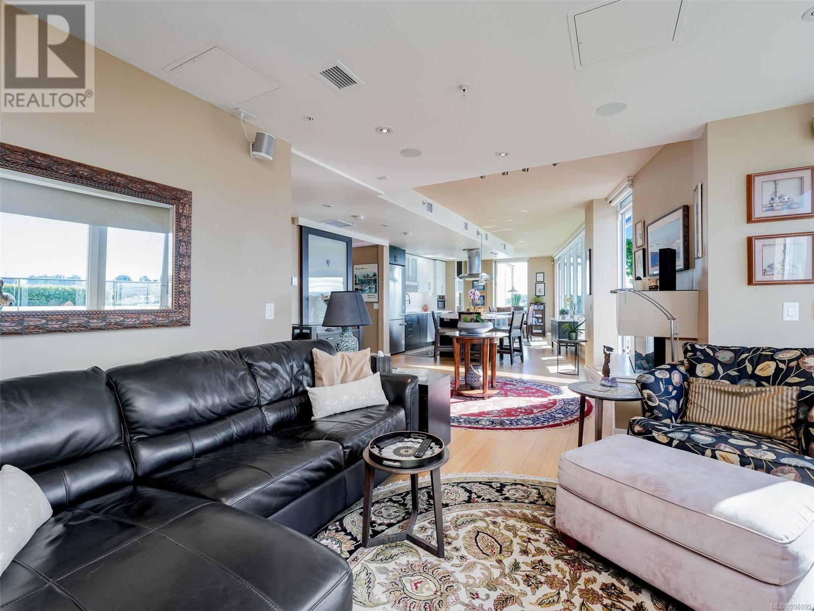 Property at 704 399 Tyee Rd image 4