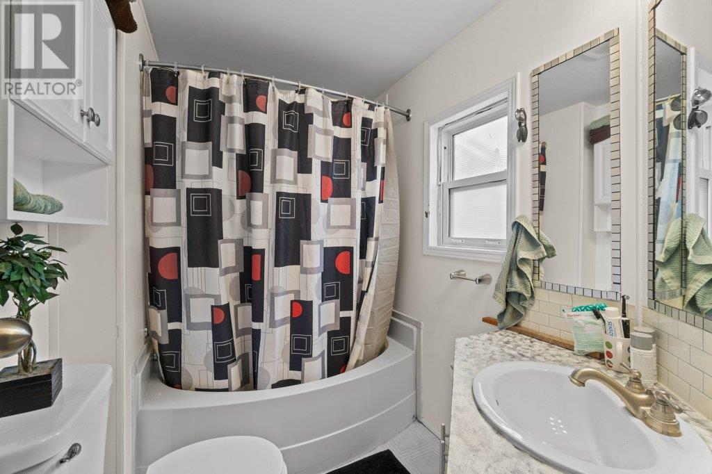 6751 51 Street Ne, Salmon Arm, British Columbia  V0E 1K0 - Photo 2 - 10347922