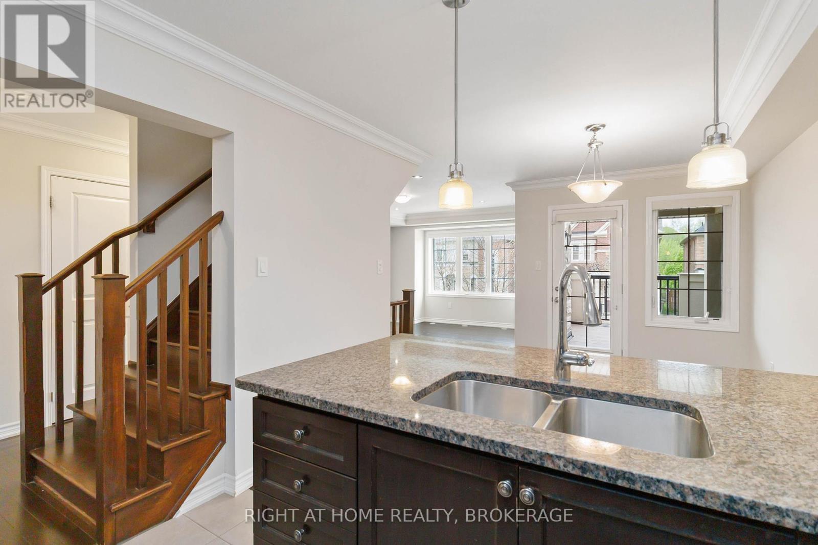 3060 Gardenia Gate, Oakville, Ontario  L6M 0V8 - Photo 13 - W12152512