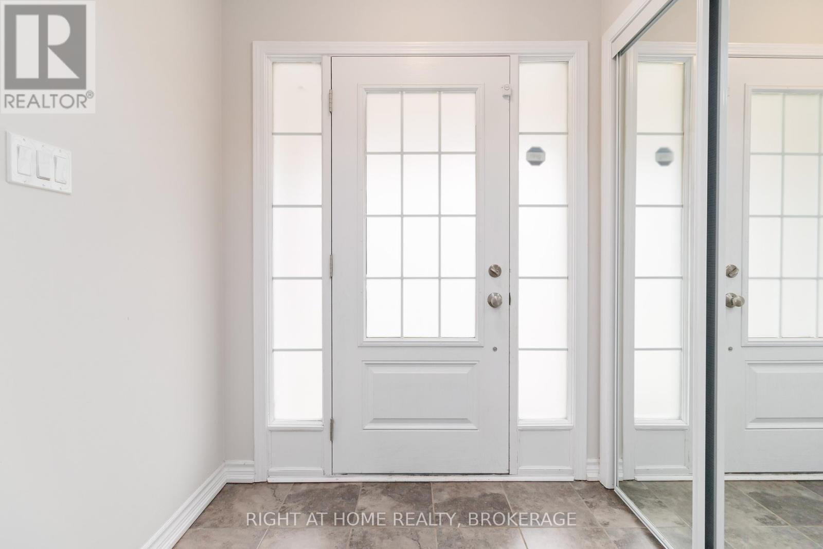 3060 Gardenia Gate, Oakville, Ontario  L6M 0V8 - Photo 3 - W12152512
