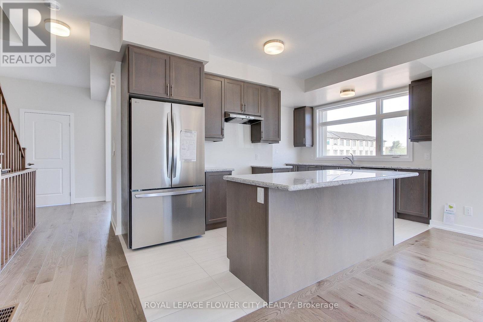 1223 Dartmouth Crescent, Oakville, Ontario  L6H 8B8 - Photo 5 - W12152516