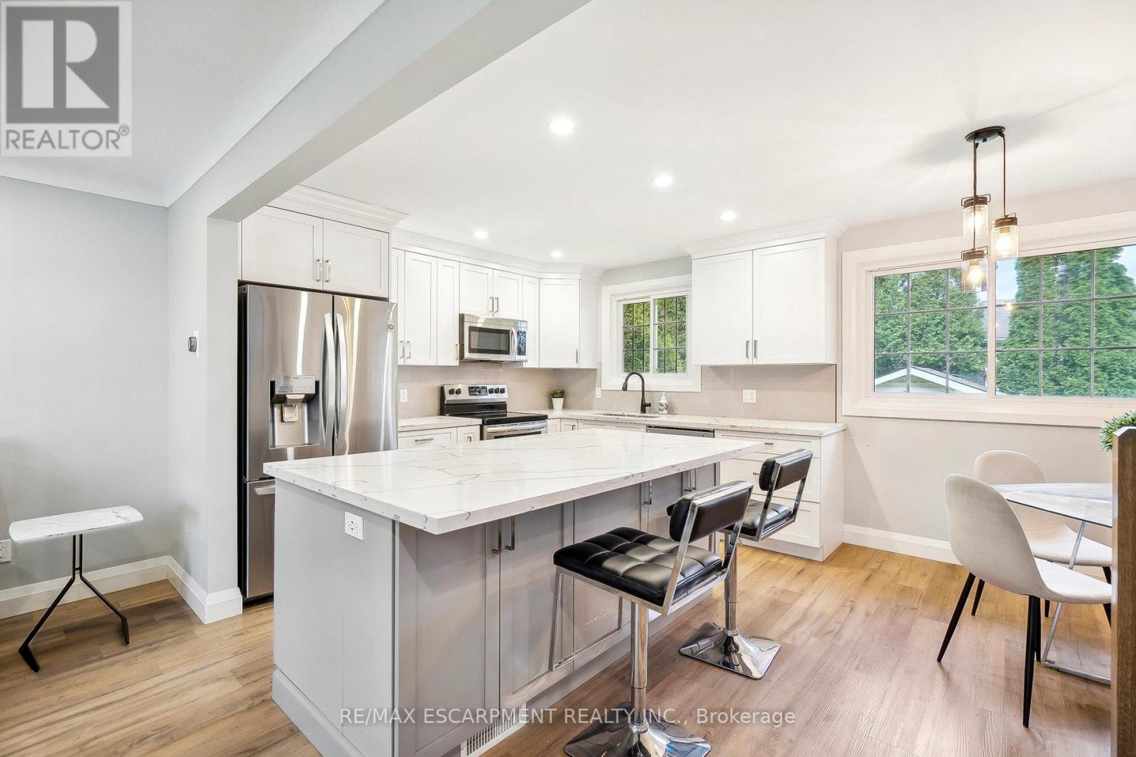 6146 Monterey Avenue, Niagara Falls, Ontario  L2H 2A4 - Photo 7 - X12152517